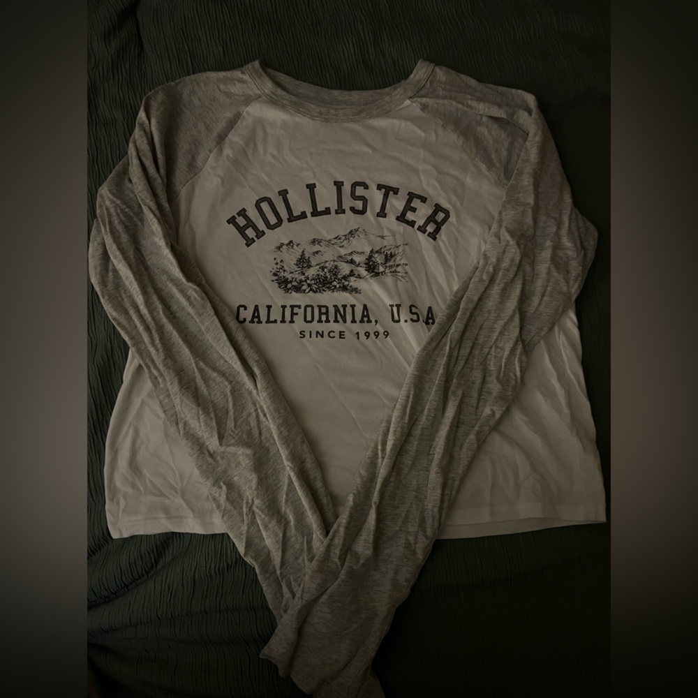 Gray and White Hollister Graphic Tee